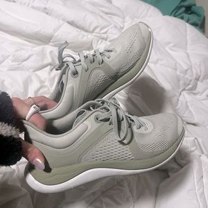 Lululemon Chargefeel workout low